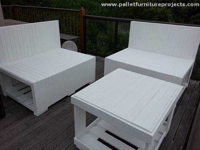 Pallet Couches Set with Corner Table