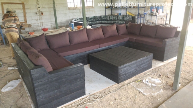 pallet couch with coffee table