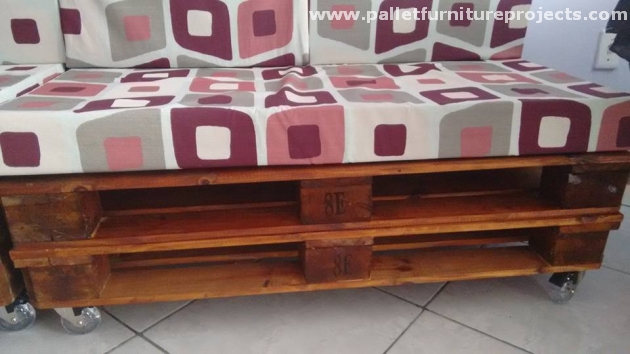 wood pallet couch on wheels