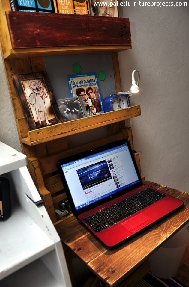 pallet vertical shelves with pc stand