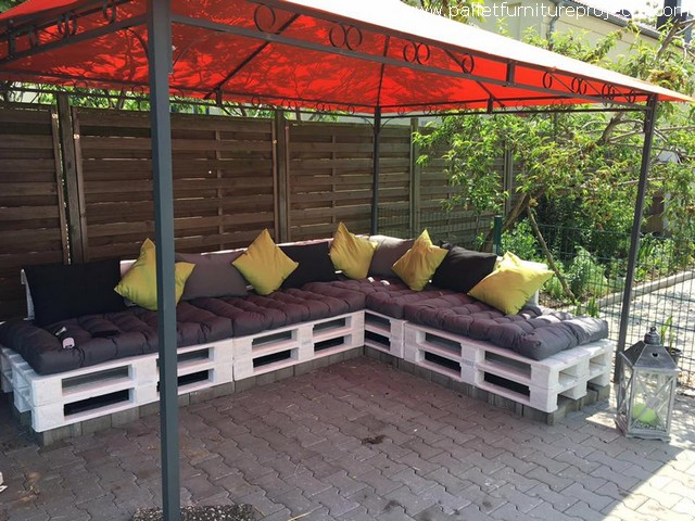 patio lounge couch with pallets
