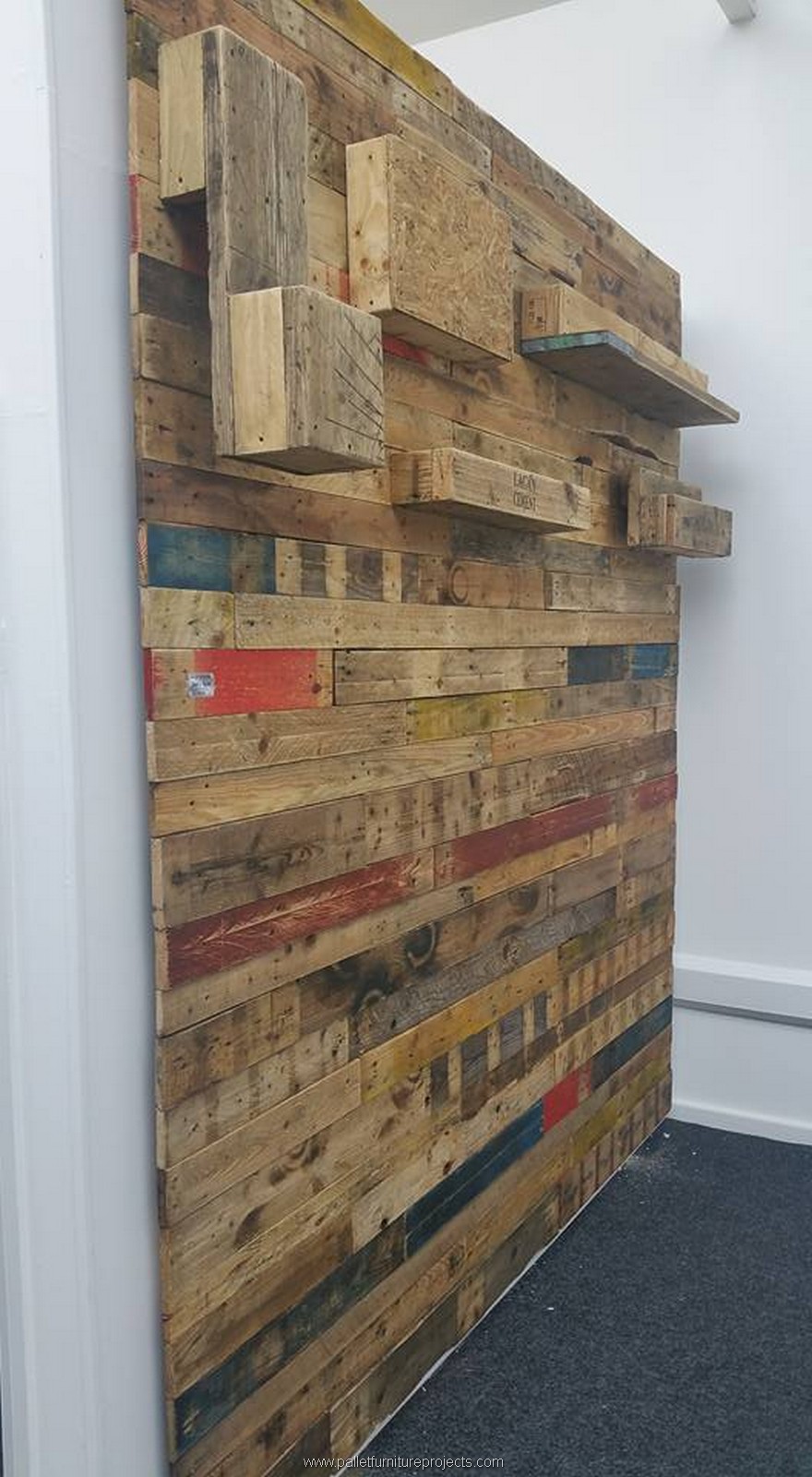 DIY Pallet Wall Art | Pallet Furniture Projects