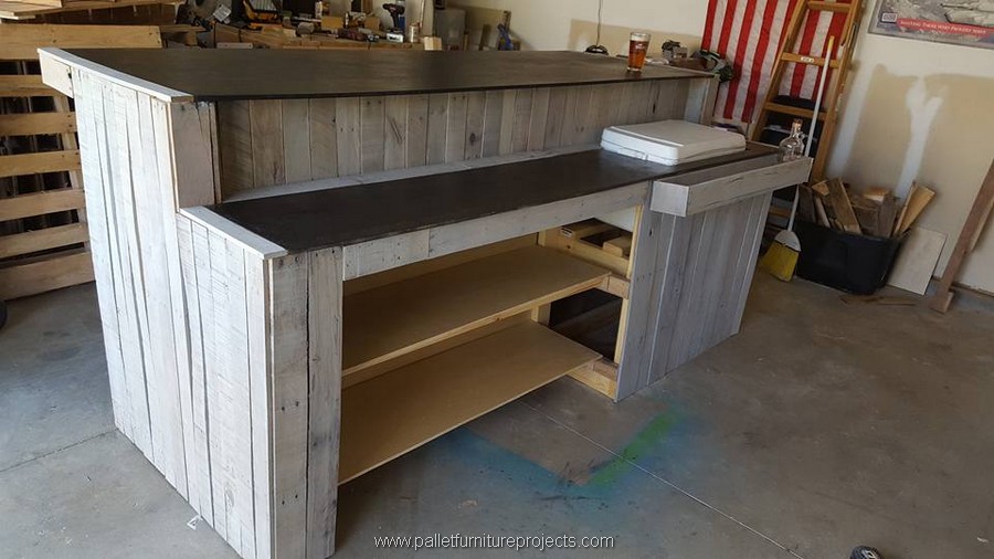 Recycled Pallet Wood Made Bar | Pallet Furniture Projects