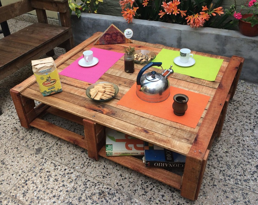 patio-coffee-table-made-with-pallets